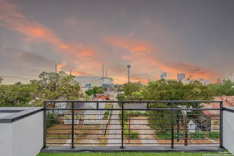 308 S Mesquite St #102, San Antonio, TX 78203