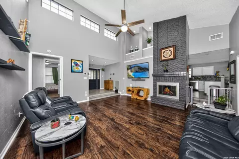 13830 Brook Holw, San Antonio, TX 78232