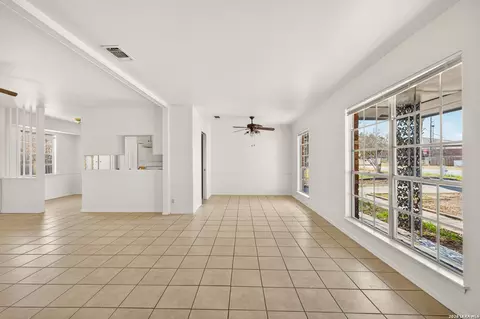 5958 Midcrown, San Antonio, TX 78218