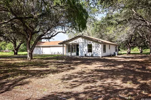 Exterior - 202 Ranch Rd, Mathis, TX 78368 photo 4 of 9