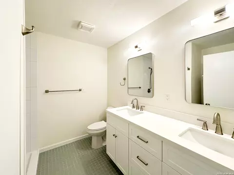 Bath - 202 Ranch Rd, Mathis, TX 78368 photo 3 of 6