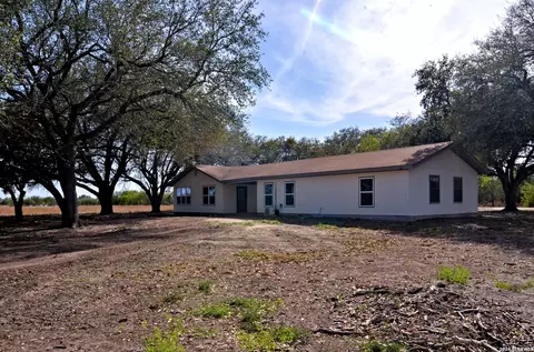 Exterior - 202 Ranch Rd, Mathis, TX 78368 photo 8 of 9