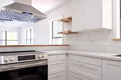Kitchen - 202 Ranch Rd, Mathis, TX 78368 photo 4 of 6