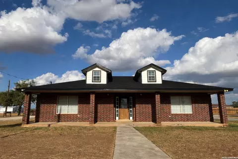 513 State Highway 123, Stockdale, TX 78160