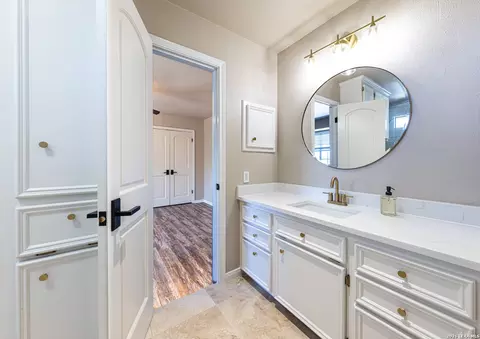 Bath - 7046 Devonshire, Spring Branch, TX 78070 photo 6 of 7