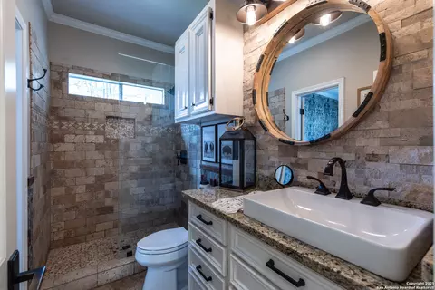 Bath - 7046 Devonshire, Spring Branch, TX 78070 photo 3 of 7
