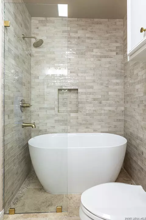 Bath - 7046 Devonshire, Spring Branch, TX 78070 photo 5 of 7