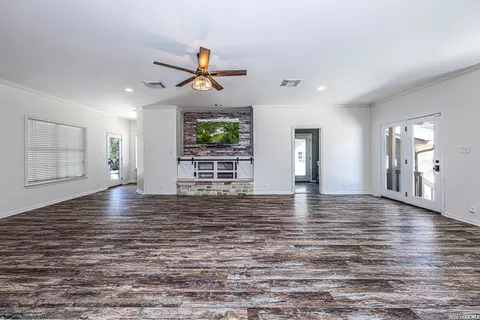 Living - 7046 Devonshire, Spring Branch, TX 78070 photo 4 of 8