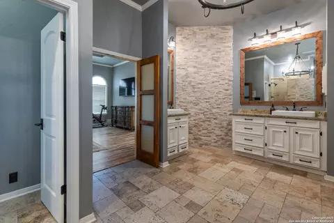 Bath - 7046 Devonshire, Spring Branch, TX 78070 photo 2 of 7