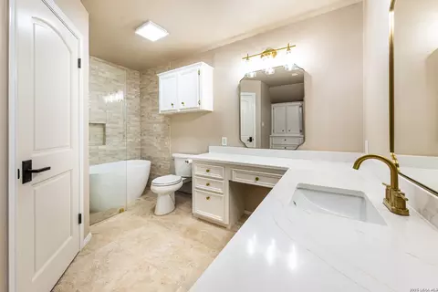 Bath - 7046 Devonshire, Spring Branch, TX 78070 photo 4 of 7