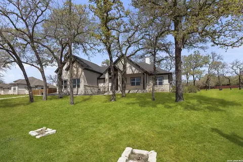 116 Timber Hts, La Vernia, TX 78121