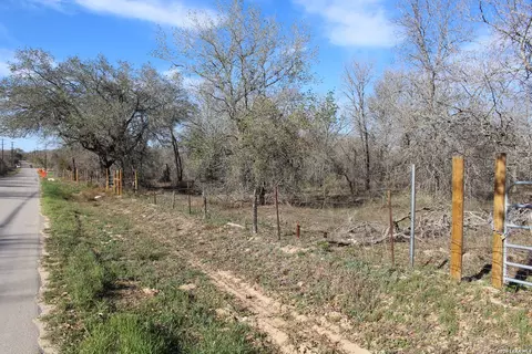 24222 Mathis, Elmendorf, TX 78112