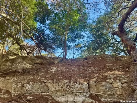 140 Spring Br, Leakey, TX 78873