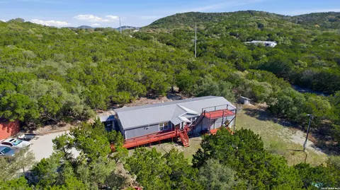 197 Lake View Dr, Lakehills, TX 78063