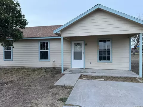112 San Antonio St, Runge, TX 78151
