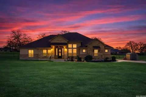 380 Abrego Lk, Floresville, TX 78114