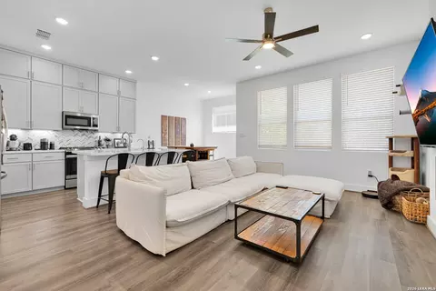 8851 Oakland UNIT 36, San Antonio, TX 78240