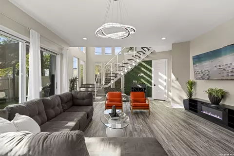 327 Jackson, San Antonio, TX 78212