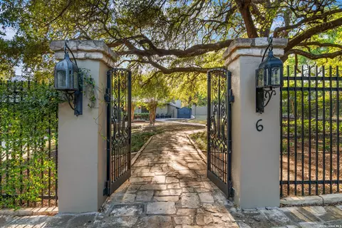 6 Lazy Ln, San Antonio, TX 78209