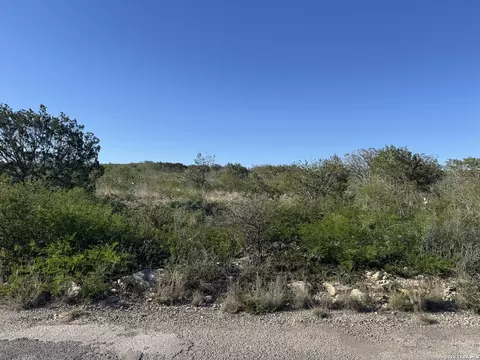 3340 Cr 429, Uvalde, TX 78801