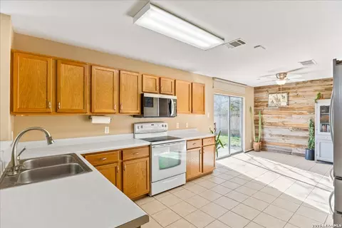 Kitchen - 116 Devons, Buda, TX 78610 photo 2 of 5