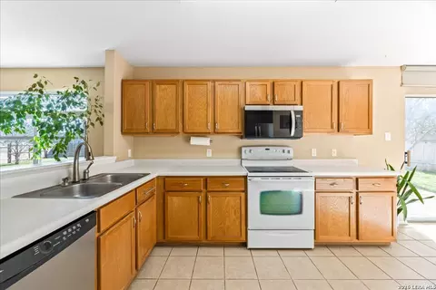 Kitchen - 116 Devons, Buda, TX 78610 photo 5 of 5