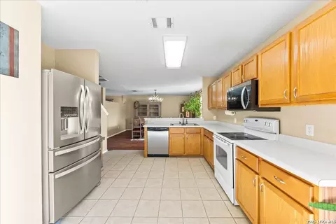 Kitchen - 116 Devons, Buda, TX 78610 photo 3 of 5