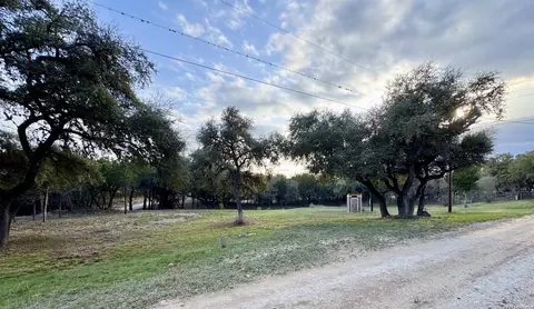 406 Kruse Loop, Lakehills, TX 78063