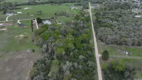 25 St, Hempstead, TX 77445