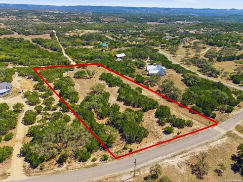 748 Bear Springs Trl, Pipe Creek, TX 78063