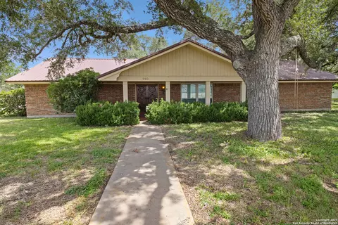 510 E Inez, Beeville, TX 78102