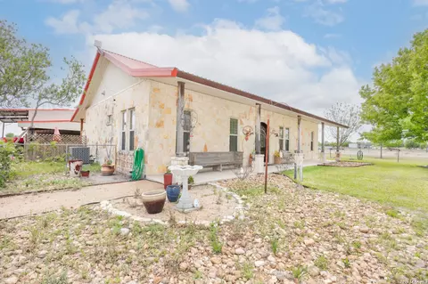 15980 County Road 582, Lacoste, TX 78039