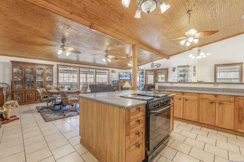 200 Highland Dr, Bandera, TX 78003