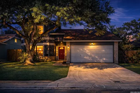 8426 Maple Rdg, San Antonio, TX 78239