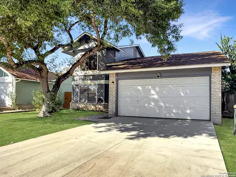 8426 Maple Rdg, San Antonio, TX 78239