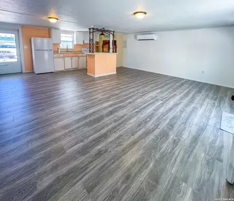Living - 153 Pvt 4022, Beeville, TX 78102 photo 2 of 5