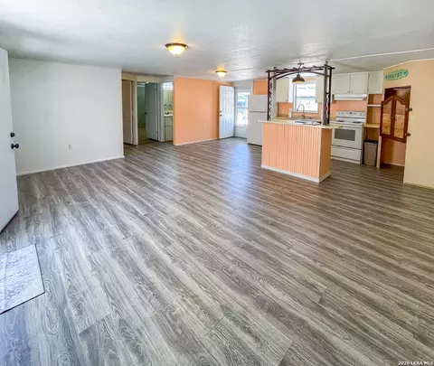 Living - 153 Pvt 4022, Beeville, TX 78102 photo 3 of 5