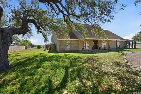 279 Cr 302, George West, TX 78022