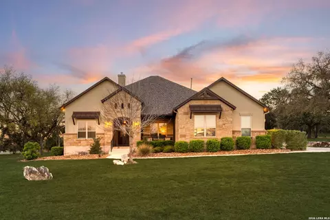 2123 Oakwood Holw, New Braunfels, TX 78132