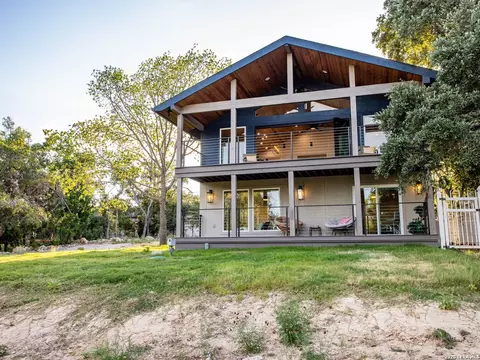 874 Lakebreeze Dr, Canyon Lake, TX 78133