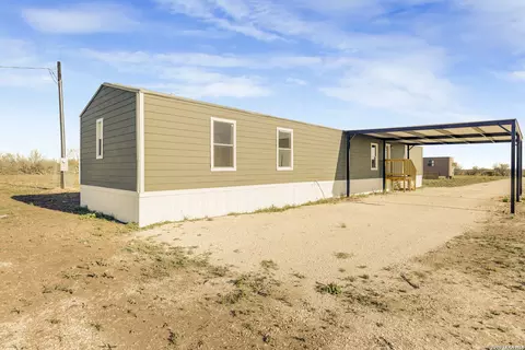 2811 County Road 467, Devine, TX 78016 photo 7