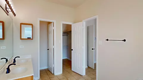 Bath - 101 Springtree Clf, Cibolo, TX 78108 photo 3 of 3