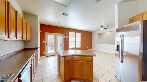 Kitchen - 101 Springtree Clf, Cibolo, TX 78108 photo 4 of 5