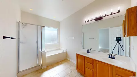 Bath - 101 Springtree Clf, Cibolo, TX 78108 photo 2 of 3