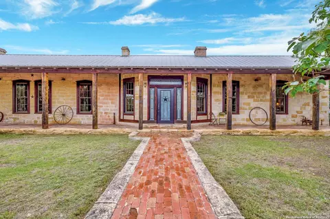 113 James, Brackettville, TX 78832