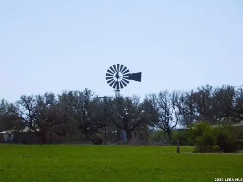 10566 Texas 127, Sabinal, TX 78881