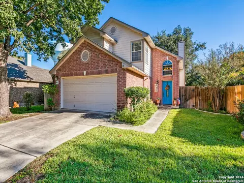 16 Pembroke Ln, San Antonio, TX 78240