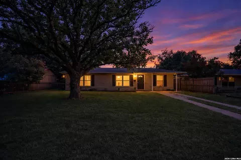 338 Tomrob Dr, San Antonio, TX 78220