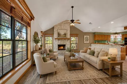Living - 386 County Road 763, Devine, TX 78016 photo 4 of 6
