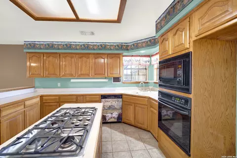 Kitchen - 386 County Road 763, Devine, TX 78016 photo 4 of 6